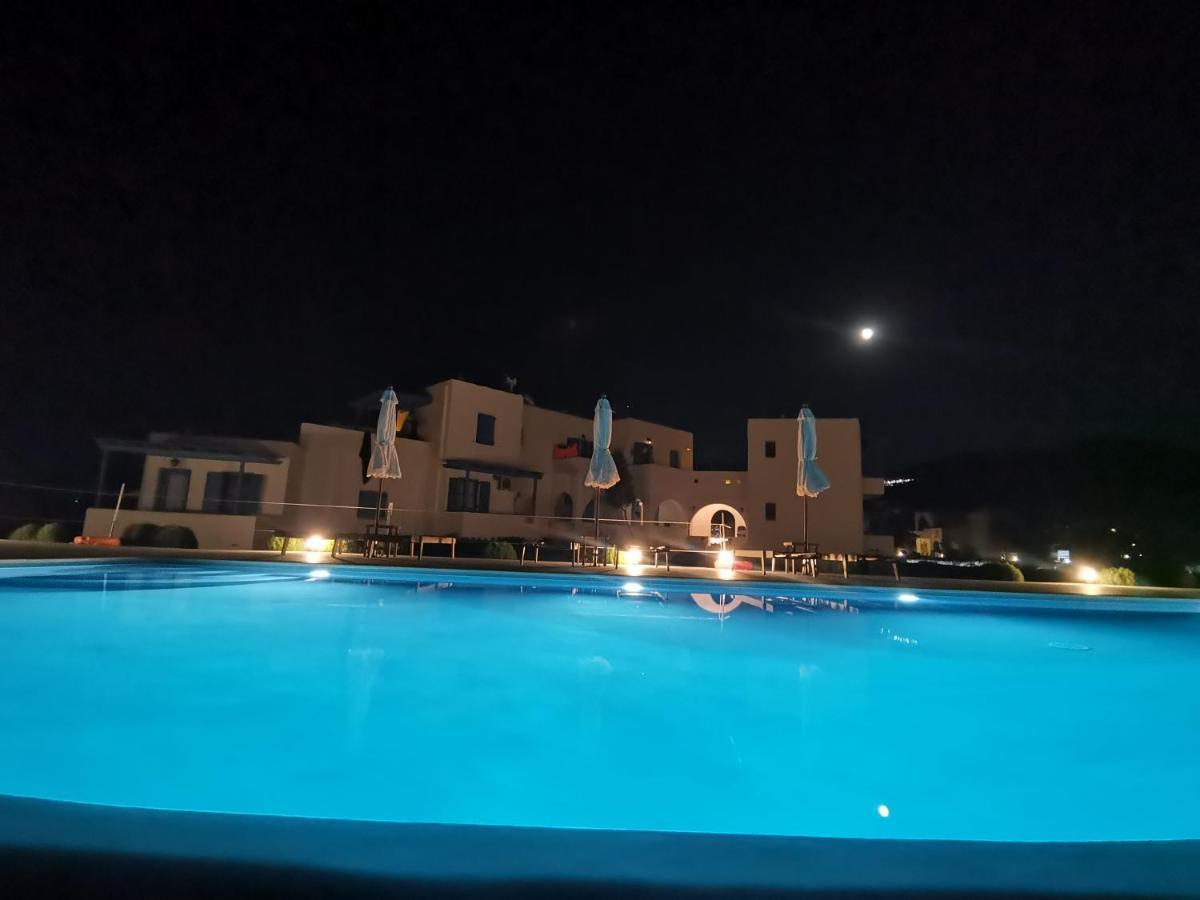 Amodari On The * Pláka